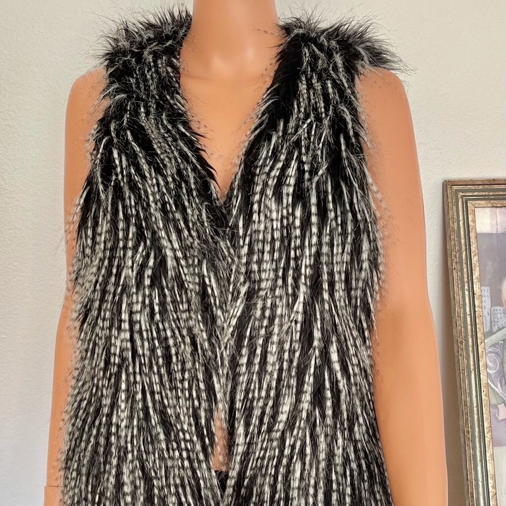 Jolt Faux Fur Vest M Designer Fashion Lined Pockets Black Silver Grey